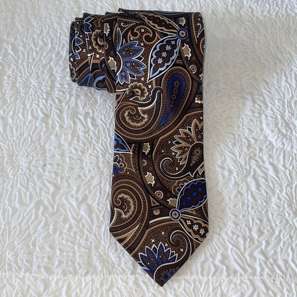GEOFFREY BEENE Paisley Silk Necktie - Picture 1 of 6